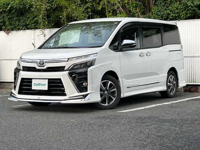 トヨタ ヴォクシー ZS 煌Ⅱ 茨城県 2020(令2)年 5.9万km ホワイトパールクリスタルシャイン プリクラッシュセーフティ（衝突経変）/レーンディパーチャー/アイドリングストップ/コーナーセンサー/純正モニター/バックカメラ/フルセグ/Bluetooth/ETC/両側パワースライドドア/格納3列シート/ウォークスルー