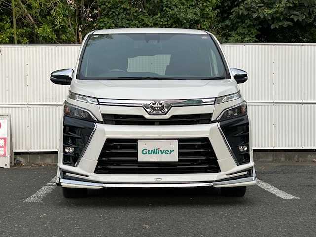 トヨタ ヴォクシー ZS 煌Ⅱ 茨城県 2020(令2)年 5.9万km ホワイトパールクリスタルシャイン プリクラッシュセーフティ（衝突経変）/レーンディパーチャー/アイドリングストップ/コーナーセンサー/純正モニター/バックカメラ/フルセグ/Bluetooth/ETC/両側パワースライドドア/格納3列シート/ウォークスルー