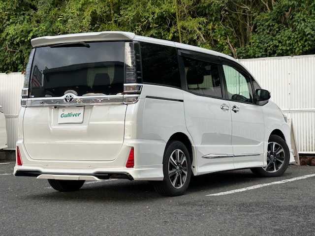 トヨタ ヴォクシー ZS 煌Ⅱ 茨城県 2020(令2)年 5.9万km ホワイトパールクリスタルシャイン プリクラッシュセーフティ（衝突経変）/レーンディパーチャー/アイドリングストップ/コーナーセンサー/純正モニター/バックカメラ/フルセグ/Bluetooth/ETC/両側パワースライドドア/格納3列シート/ウォークスルー