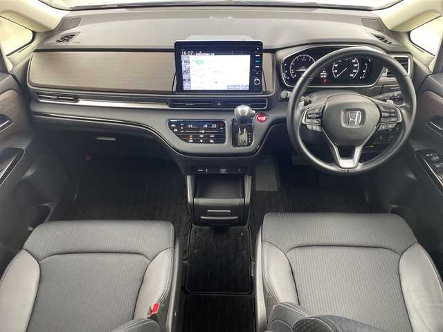 ホンダ オデッセイ アブソルート 岐阜県 2021(令3)年 4.4万km プラチナホワイトパール 純正10インチナビ/　(AM/FM/CD/DVD/Bluetooth/フルセグTV/HDMI/AppleCarPlay)/全方位カメラ/ホンダセンシング/衝突軽減ブレーキ/レーンキープアシスト/コーナーセンサー/レーダークルーズコントロール/両側パワースライドドア/シーケンシャルウィンカー/ハーフレザーシート/パワーシート/LEDヘッドライト/純正アルミホイール/純正フロアマット/パドルシフト/ETC2.0