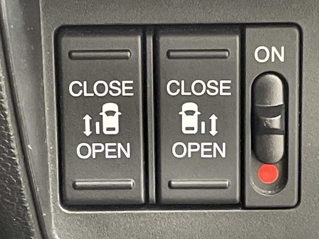 ホンダ オデッセイ アブソルート 岐阜県 2021(令3)年 4.4万km プラチナホワイトパール 純正10インチナビ/　(AM/FM/CD/DVD/Bluetooth/フルセグTV/HDMI/AppleCarPlay)/全方位カメラ/ホンダセンシング/衝突軽減ブレーキ/レーンキープアシスト/コーナーセンサー/レーダークルーズコントロール/両側パワースライドドア/シーケンシャルウィンカー/ハーフレザーシート/パワーシート/LEDヘッドライト/純正アルミホイール/純正フロアマット/パドルシフト/ETC2.0