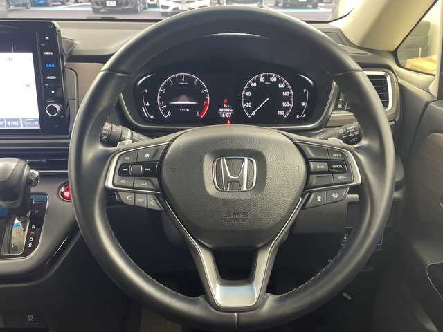 ホンダ オデッセイ アブソルート 岐阜県 2021(令3)年 4.4万km プラチナホワイトパール 純正10インチナビ/　(AM/FM/CD/DVD/Bluetooth/フルセグTV/HDMI/AppleCarPlay)/全方位カメラ/ホンダセンシング/衝突軽減ブレーキ/レーンキープアシスト/コーナーセンサー/レーダークルーズコントロール/両側パワースライドドア/シーケンシャルウィンカー/ハーフレザーシート/パワーシート/LEDヘッドライト/純正アルミホイール/純正フロアマット/パドルシフト/ETC2.0