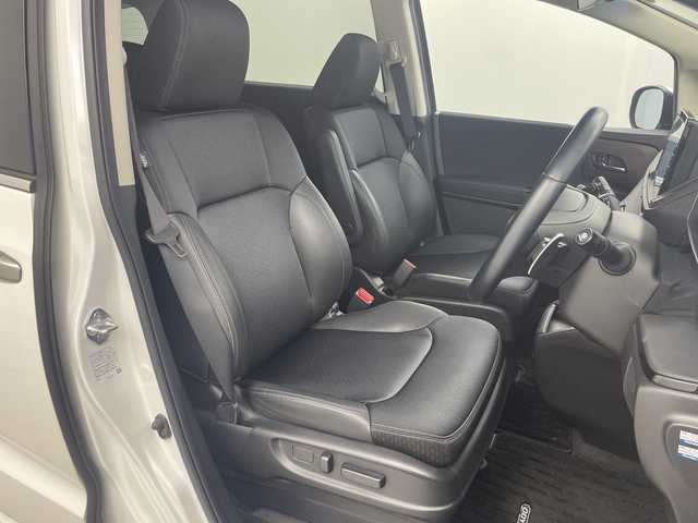 ホンダ オデッセイ アブソルート 岐阜県 2021(令3)年 4.4万km プラチナホワイトパール 純正10インチナビ/　(AM/FM/CD/DVD/Bluetooth/フルセグTV/HDMI/AppleCarPlay)/全方位カメラ/ホンダセンシング/衝突軽減ブレーキ/レーンキープアシスト/コーナーセンサー/レーダークルーズコントロール/両側パワースライドドア/シーケンシャルウィンカー/ハーフレザーシート/パワーシート/LEDヘッドライト/純正アルミホイール/純正フロアマット/パドルシフト/ETC2.0