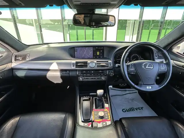 レクサス ＬＳ 460 Fスポーツ 和歌山県 2013(平25)年 6.6万km ホワイトノーヴァガラスフレーク サンルーフ/純正ナビ/バックカメラ/（BT/CD/DVD）/クルーズコントロール/クリアランスソナー/フロアマット/レザーシート/パワーシート/ポジションメモリー/シートヒーター/シートエアベンチレーション/純正アルミホイール/純正フロアマット/キセノンヘッドライト/フォグランプ/オートライト