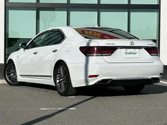 レクサス ＬＳ 460 Fスポーツ 和歌山県 2013(平25)年 6.6万km ホワイトノーヴァガラスフレーク サンルーフ/純正ナビ/バックカメラ/（BT/CD/DVD）/クルーズコントロール/クリアランスソナー/フロアマット/レザーシート/パワーシート/ポジションメモリー/シートヒーター/シートエアベンチレーション/純正アルミホイール/純正フロアマット/キセノンヘッドライト/フォグランプ/オートライト