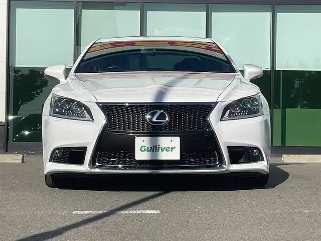 レクサス ＬＳ 460 Fスポーツ 和歌山県 2013(平25)年 6.6万km ホワイトノーヴァガラスフレーク サンルーフ/純正ナビ/バックカメラ/（BT/CD/DVD）/クルーズコントロール/クリアランスソナー/フロアマット/レザーシート/パワーシート/ポジションメモリー/シートヒーター/シートエアベンチレーション/純正アルミホイール/純正フロアマット/キセノンヘッドライト/フォグランプ/オートライト