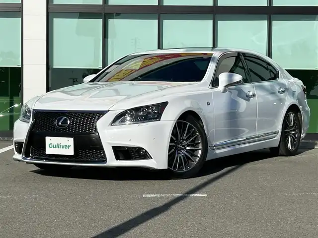 レクサス ＬＳ 460 Fスポーツ 和歌山県 2013(平25)年 6.6万km ホワイトノーヴァガラスフレーク サンルーフ/純正ナビ/バックカメラ/（BT/CD/DVD）/クルーズコントロール/クリアランスソナー/フロアマット/レザーシート/パワーシート/ポジションメモリー/シートヒーター/シートエアベンチレーション/純正アルミホイール/純正フロアマット/キセノンヘッドライト/フォグランプ/オートライト