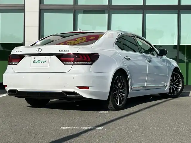 レクサス ＬＳ 460 Fスポーツ 和歌山県 2013(平25)年 6.6万km ホワイトノーヴァガラスフレーク サンルーフ/純正ナビ/バックカメラ/（BT/CD/DVD）/クルーズコントロール/クリアランスソナー/フロアマット/レザーシート/パワーシート/ポジションメモリー/シートヒーター/シートエアベンチレーション/純正アルミホイール/純正フロアマット/キセノンヘッドライト/フォグランプ/オートライト