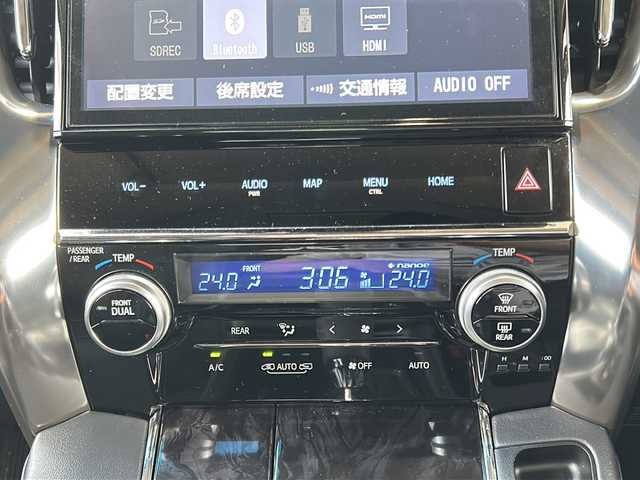 トヨタ ヴェルファイア Z Gエディション 静岡県 2019(令1)年 3.5万km バーニングブラッククリスタルシャインガラスフレーク 【安全装備】/トヨタセーフティセンス/プリクラッシュセーフティ/（ミリ波レーダー・単眼カメラ・昼自転車運転者＆夜間歩行者検知機能付）/（対車両：自車車速域約10km/hから最高速度：最大約40km/h減速可）/（対歩行者：自車車速域約10km/hから80km/h間：最大約30km/h減速可）/レーダークルーズコントロール（全車速追従機能付/ブレーキ制御付）/レーントレーシングアシスト（LTA）（作動車速：50km/h以上時）/（ステアリング操作支援）/ロードサインアシスト（RSA）（道路標識認識支援）/オートマチックハイビーム/【主要装備】/レザーシート　/純正１０インチナビ　/バックカメラ　/フルセグテレビ　/純正１２インチフリップダウンモニター　/三眼ＬＥＤヘッドライト　/トヨタセーフティセンス　/パワーバックドア　/両側パワスラ　/シートヒーター