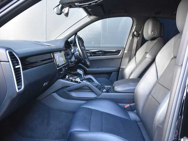 ポルシェ カイエン 和歌山県 2019(令1)年 3.9万km 黒 黒革 /ACC /ナビ /360度カメラ /CarPlay /BSM /サラウンドアシスト /ポルシェアクティブセーフ /オートテールゲート /パワーシート /シートヒーター /LEDライト /ETC/取扱説明書/保証書/スペアキー