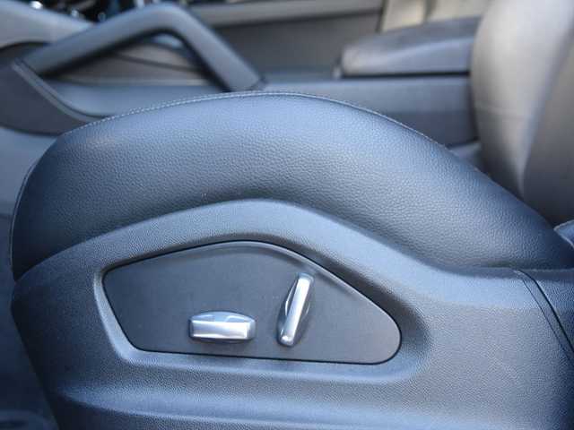 ポルシェ カイエン 和歌山県 2019(令1)年 3.9万km 黒 黒革 /ACC /ナビ /360度カメラ /CarPlay /BSM /サラウンドアシスト /ポルシェアクティブセーフ /オートテールゲート /パワーシート /シートヒーター /LEDライト /ETC/取扱説明書/保証書/スペアキー