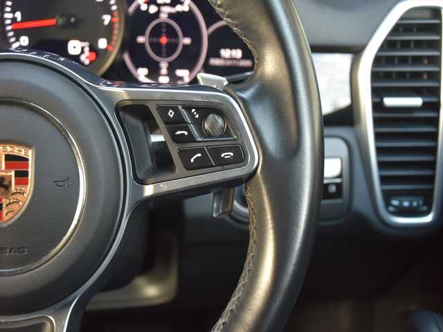 ポルシェ カイエン 和歌山県 2019(令1)年 3.9万km 黒 黒革 /ACC /ナビ /360度カメラ /CarPlay /BSM /サラウンドアシスト /ポルシェアクティブセーフ /オートテールゲート /パワーシート /シートヒーター /LEDライト /ETC/取扱説明書/保証書/スペアキー