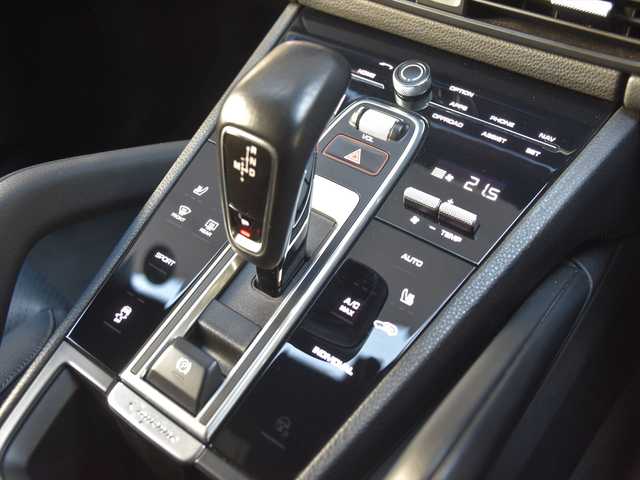 ポルシェ カイエン 和歌山県 2019(令1)年 3.9万km 黒 黒革 /ACC /ナビ /360度カメラ /CarPlay /BSM /サラウンドアシスト /ポルシェアクティブセーフ /オートテールゲート /パワーシート /シートヒーター /LEDライト /ETC/取扱説明書/保証書/スペアキー