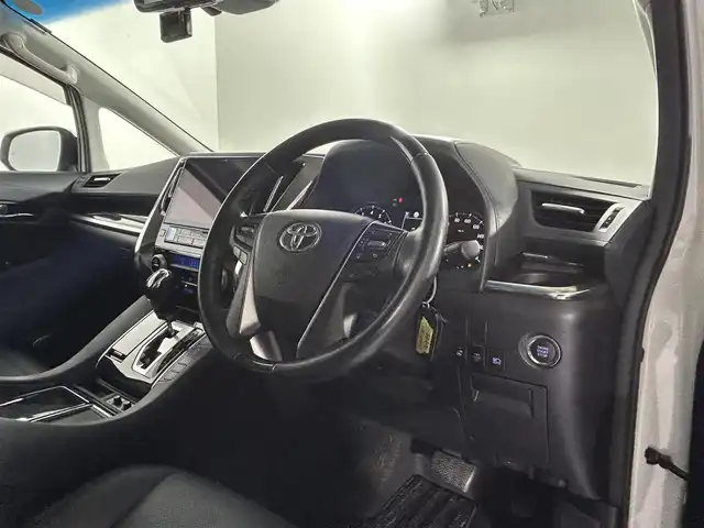 トヨタ アルファード S Cパッケージ 佐賀県 2019(平31)年 5.5万km ホワイトパールクリスタルシャイン アルパイン製11インチナビ/フルセグTV/CD/DVD/Bluetooth/アルパイン製12.8インチフリップダウンモニター/ワンオーナー/バックカメラ/衝突被害軽減システム/ブラインドスポットモニター/レーダークルーズコントロール/レーンアシスト/ロードサインアシスト/パーキングサポートブレーキ/クリアランスソナー/オートライト/オートマチックハイビーム/3眼LEDヘッドライト/LEDフォグライト/前後ドライブレコーダー/ビルトインETC/電動パーキング/ブレーキホールド/ステアリングヒーター/両側パワースライドドア/パワーバックドア/運転席・助手席シートヒータ/運転席・助手席エアシート/運転席・助手席パワーシート/メモリーシート/合皮シート/ISOFIX対応/純正18インチアルミホイール/純正フロアマット/スマートキー