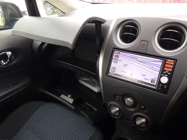 日産 ノート X エマージェンシーブレーキ 千葉県 2014(平26)年 3.6万km オーロラモーヴ エマージェンシーブレーキ/アイドリングストップ/純正SDナビ/地デジTV/【CD再生機能】/バックカメラ/インテリジェントキー