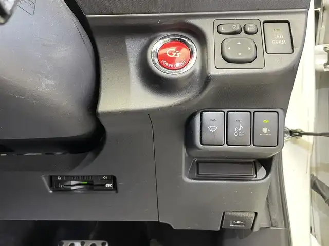 トヨタ アクア G G’s 岩手県 2015(平27)年 10.6万km ライムホワイトパールクリスタルシャイン 寒冷地仕様/専用エクステリア・インテリア/専用セッティングダンパー・ローダウンスプリング/専用アルカンターラ・合成皮革コンビスポーツシート/クルーズコントロール/横滑り防止装置/シートヒーター/オートエアコン/純正ナビ/フルセグTV/ステアリングスイッチ/バックカメラ/ETC/オートライト/LEDヘッドライト/LEDフォグライト/純正１７インチアルミホイール/純正フロアマット