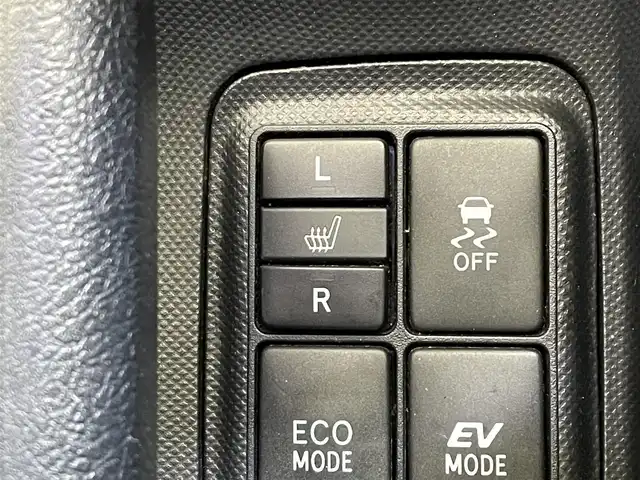 トヨタ アクア G G’s 岩手県 2015(平27)年 10.6万km ライムホワイトパールクリスタルシャイン 寒冷地仕様/専用エクステリア・インテリア/専用セッティングダンパー・ローダウンスプリング/専用アルカンターラ・合成皮革コンビスポーツシート/クルーズコントロール/横滑り防止装置/シートヒーター/オートエアコン/純正ナビ/フルセグTV/ステアリングスイッチ/バックカメラ/ETC/オートライト/LEDヘッドライト/LEDフォグライト/純正１７インチアルミホイール/純正フロアマット