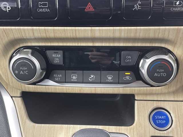 日産 セレナ e－パワー ハイウェイスター V 愛知県 2018(平30)年 6.2万km カシミヤグレージュ 禁煙車/純正9インチナビ/（CD/DVD/Bluetooth/フルセグTV/SD)/全方位カメラ/セーフティパックB/・プロパイロット/・車線逸脱防止支援システムシステム/・インテリジェントパーキングアシスト/・ふらつき警報/・前後クリアランスソナー/・電動パーキングブレーキ/・オートブレーキホールド/・ヒーター付きドアミラー/・SRSカーテンエアバッグ＆サイドエアバッグ/・ステアリングスイッチ/衝突軽減ブレーキ/オートマチックハイビーム/レーダークルーズコントロール/標識認識機能/ETC/インテリジェントルームミラー/前席シートヒーター/ステアリングヒーター/両側パワースライドドア/純正15インチアルミホイール/スマートキー/スペアキー1本/プッシュスタート/LEDヘッドライト/フロントフォグランプ/純正フロアマット/横滑り防止装置/電動格納ミラー/オートエアコン