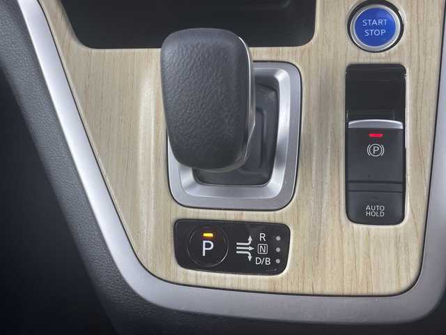 日産 セレナ e－パワー ハイウェイスター V 愛知県 2018(平30)年 6.2万km カシミヤグレージュ 禁煙車/純正9インチナビ/（CD/DVD/Bluetooth/フルセグTV/SD)/全方位カメラ/セーフティパックB/・プロパイロット/・車線逸脱防止支援システムシステム/・インテリジェントパーキングアシスト/・ふらつき警報/・前後クリアランスソナー/・電動パーキングブレーキ/・オートブレーキホールド/・ヒーター付きドアミラー/・SRSカーテンエアバッグ＆サイドエアバッグ/・ステアリングスイッチ/衝突軽減ブレーキ/オートマチックハイビーム/レーダークルーズコントロール/標識認識機能/ETC/インテリジェントルームミラー/前席シートヒーター/ステアリングヒーター/両側パワースライドドア/純正15インチアルミホイール/スマートキー/スペアキー1本/プッシュスタート/LEDヘッドライト/フロントフォグランプ/純正フロアマット/横滑り防止装置/電動格納ミラー/オートエアコン