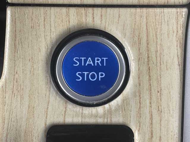 日産 セレナ e－パワー ハイウェイスター V 愛知県 2018(平30)年 6.2万km カシミヤグレージュ 禁煙車/純正9インチナビ/（CD/DVD/Bluetooth/フルセグTV/SD)/全方位カメラ/セーフティパックB/・プロパイロット/・車線逸脱防止支援システムシステム/・インテリジェントパーキングアシスト/・ふらつき警報/・前後クリアランスソナー/・電動パーキングブレーキ/・オートブレーキホールド/・ヒーター付きドアミラー/・SRSカーテンエアバッグ＆サイドエアバッグ/・ステアリングスイッチ/衝突軽減ブレーキ/オートマチックハイビーム/レーダークルーズコントロール/標識認識機能/ETC/インテリジェントルームミラー/前席シートヒーター/ステアリングヒーター/両側パワースライドドア/純正15インチアルミホイール/スマートキー/スペアキー1本/プッシュスタート/LEDヘッドライト/フロントフォグランプ/純正フロアマット/横滑り防止装置/電動格納ミラー/オートエアコン