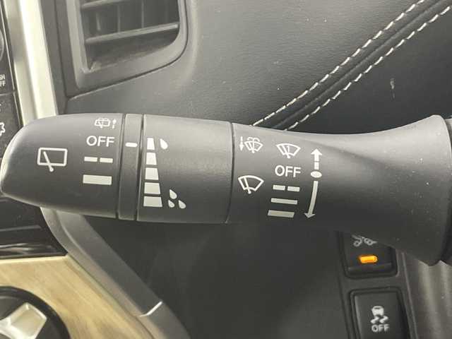 日産 セレナ e－パワー ハイウェイスター V 愛知県 2018(平30)年 6.2万km カシミヤグレージュ 禁煙車/純正9インチナビ/（CD/DVD/Bluetooth/フルセグTV/SD)/全方位カメラ/セーフティパックB/・プロパイロット/・車線逸脱防止支援システムシステム/・インテリジェントパーキングアシスト/・ふらつき警報/・前後クリアランスソナー/・電動パーキングブレーキ/・オートブレーキホールド/・ヒーター付きドアミラー/・SRSカーテンエアバッグ＆サイドエアバッグ/・ステアリングスイッチ/衝突軽減ブレーキ/オートマチックハイビーム/レーダークルーズコントロール/標識認識機能/ETC/インテリジェントルームミラー/前席シートヒーター/ステアリングヒーター/両側パワースライドドア/純正15インチアルミホイール/スマートキー/スペアキー1本/プッシュスタート/LEDヘッドライト/フロントフォグランプ/純正フロアマット/横滑り防止装置/電動格納ミラー/オートエアコン