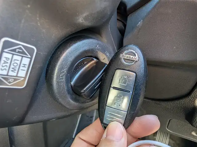 日産 エクストレイル 20X 福井県 2012(平24)年 13.7万km ブリリアントホワイトパール ４WD/純正メモリナビ/AM/FM/フルセグ/BT/CD/DVD/バックカメラ/横滑り防止装置/盗難防止装置/寒冷地仕様/前後ドライブレコーダー/ETC/全席シートヒーター/フロントシート防水加工/ダブルエアバッグ/純正フロアマット/純正17インチAW/キセノンヘッドライト/Fフォグ/スマートキー