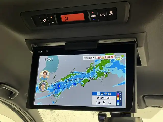 トヨタ ヴォクシー ZS 煌Ⅲ 大分県 2020(令2)年 3.1万km ホワイトパールクリスタルシャイン 禁煙車/純正9型SDナビ(フルセグTV/CD/DVD/BT)/バックカメラ/後席モニター/モデリスタエアロ/コーナーセンサー/トヨタセーフティーセンス/両側パワスラ/クルーズコントロール/ドライブレコーダー/ETC2.0/USB入力端子/LEDヘッドライト/純正フロアマット/純正16インチアルミホイール