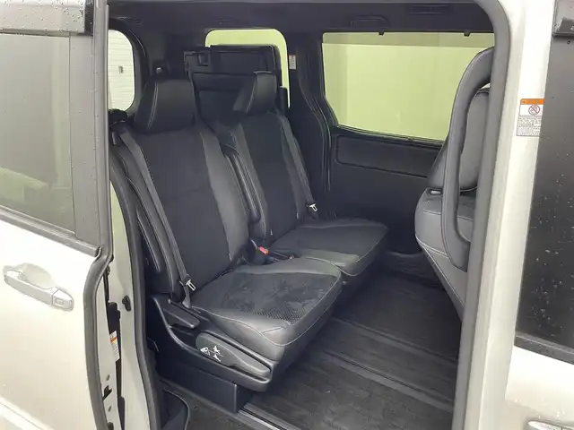 トヨタ ヴォクシー ZS 煌Ⅲ 大分県 2020(令2)年 3.1万km ホワイトパールクリスタルシャイン 禁煙車/純正9型SDナビ(フルセグTV/CD/DVD/BT)/バックカメラ/後席モニター/モデリスタエアロ/コーナーセンサー/トヨタセーフティーセンス/両側パワスラ/クルーズコントロール/ドライブレコーダー/ETC2.0/USB入力端子/LEDヘッドライト/純正フロアマット/純正16インチアルミホイール