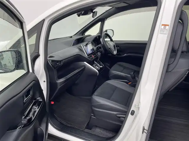 トヨタ ヴォクシー ZS 煌Ⅲ 大分県 2020(令2)年 3.1万km ホワイトパールクリスタルシャイン 禁煙車/純正9型SDナビ(フルセグTV/CD/DVD/BT)/バックカメラ/後席モニター/モデリスタエアロ/コーナーセンサー/トヨタセーフティーセンス/両側パワスラ/クルーズコントロール/ドライブレコーダー/ETC2.0/USB入力端子/LEDヘッドライト/純正フロアマット/純正16インチアルミホイール
