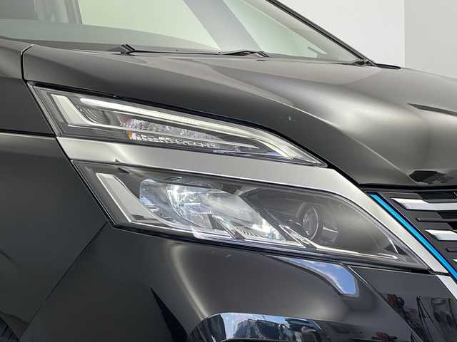 日産 セレナ e－パワー ハイウェイスター V 新潟県 2021(令3)年 5.3万km ダイヤモンドブラック 純正大画面メモリーナビ/CD/DVD/USB/HDMI/Bluetooth/SD/フルセグTV/アラウンドビューモニター/両側パワースライドドア/プロパイロット/車線逸脱防止支援システム/アラウンドビューモニター/インテリジェントルームミラー/インテリジェントパーキングアシスト/オートブレーキホールド/LEDオートヘッドライト/ハイビームアシスト/シートヒーター/ステアリングヒーター/革ステアリング/純正16インチアルミホイール/純正フロアマット/ドアバイザー/スマートキー/プッシュスタート/純正ドライブレコーダー/ビルトインETC