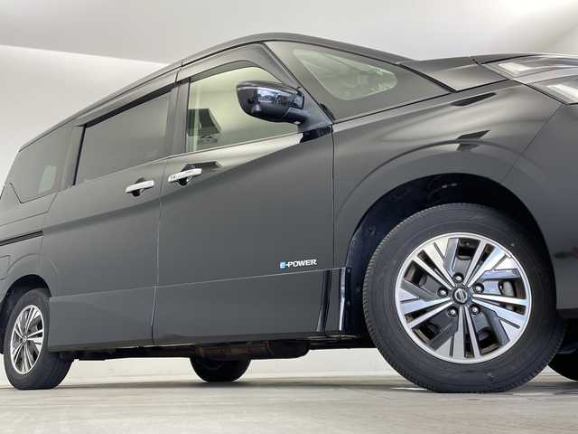 日産 セレナ e－パワー ハイウェイスター V 新潟県 2021(令3)年 5.3万km ダイヤモンドブラック 純正大画面メモリーナビ/CD/DVD/USB/HDMI/Bluetooth/SD/フルセグTV/アラウンドビューモニター/両側パワースライドドア/プロパイロット/車線逸脱防止支援システム/アラウンドビューモニター/インテリジェントルームミラー/インテリジェントパーキングアシスト/オートブレーキホールド/LEDオートヘッドライト/ハイビームアシスト/シートヒーター/ステアリングヒーター/革ステアリング/純正16インチアルミホイール/純正フロアマット/ドアバイザー/スマートキー/プッシュスタート/純正ドライブレコーダー/ビルトインETC