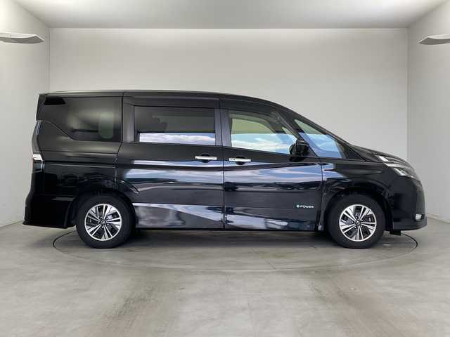 日産 セレナ e－パワー ハイウェイスター V 新潟県 2021(令3)年 5.3万km ダイヤモンドブラック 純正大画面メモリーナビ/CD/DVD/USB/HDMI/Bluetooth/SD/フルセグTV/アラウンドビューモニター/両側パワースライドドア/プロパイロット/車線逸脱防止支援システム/アラウンドビューモニター/インテリジェントルームミラー/インテリジェントパーキングアシスト/オートブレーキホールド/LEDオートヘッドライト/ハイビームアシスト/シートヒーター/ステアリングヒーター/革ステアリング/純正16インチアルミホイール/純正フロアマット/ドアバイザー/スマートキー/プッシュスタート/純正ドライブレコーダー/ビルトインETC