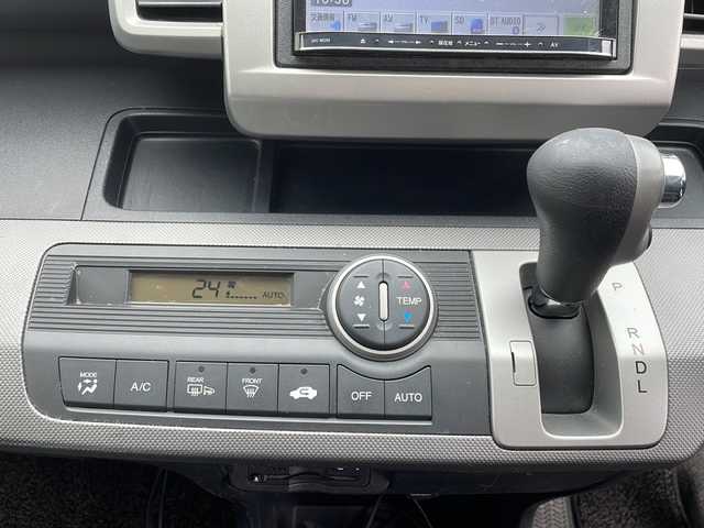 ホンダ フリード G ハイウェイエディション 岐阜県 2010(平22)年 12.9万km プレミアムブラキッシュパール 社外ナビ　/バックカメラ　/ビルトインＥＴＣ　/前後ドライブレコーダー　/盗難防止装置　/ＡＢＳ　/キセノンライト　/オートライト　/３列シート　/片側パワースライド　/リモコンキー/スペアキー　/純正フロアマット　/ベンチシート