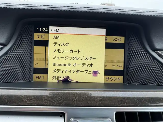メルセデス・ベンツ ＣＬＳ６３ 熊本県 2011(平23)年 13.6万km ダイヤモンドホワイト ・スマートキー/・プッシュスタート/・インテリジェントライトシステム/・アダプティブハイビーム/・アテンションアシスト/・黒革シート/・前席エアシート＆シートヒーター /・純正HDDナビ/　【DVD・Bluetooth・MSV】/・harman/kardonサウンドシステム/・フルセグTV/・バックカメラ/・ETC/・パワートランク/・HID/・リアスポイラー/・純正マット/・保証書/取説