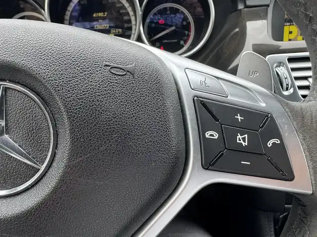 メルセデス・ベンツ ＣＬＳ６３ 熊本県 2011(平23)年 13.6万km ダイヤモンドホワイト ・スマートキー/・プッシュスタート/・インテリジェントライトシステム/・アダプティブハイビーム/・アテンションアシスト/・黒革シート/・前席エアシート＆シートヒーター /・純正HDDナビ/　【DVD・Bluetooth・MSV】/・harman/kardonサウンドシステム/・フルセグTV/・バックカメラ/・ETC/・パワートランク/・HID/・リアスポイラー/・純正マット/・保証書/取説