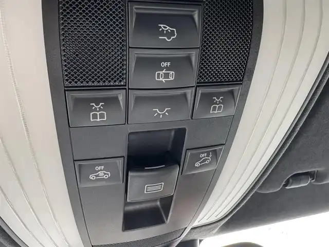 メルセデス・ベンツ ＣＬＳ６３ 熊本県 2011(平23)年 13.6万km ダイヤモンドホワイト ・スマートキー/・プッシュスタート/・インテリジェントライトシステム/・アダプティブハイビーム/・アテンションアシスト/・黒革シート/・前席エアシート＆シートヒーター /・純正HDDナビ/　【DVD・Bluetooth・MSV】/・harman/kardonサウンドシステム/・フルセグTV/・バックカメラ/・ETC/・パワートランク/・HID/・リアスポイラー/・純正マット/・保証書/取説