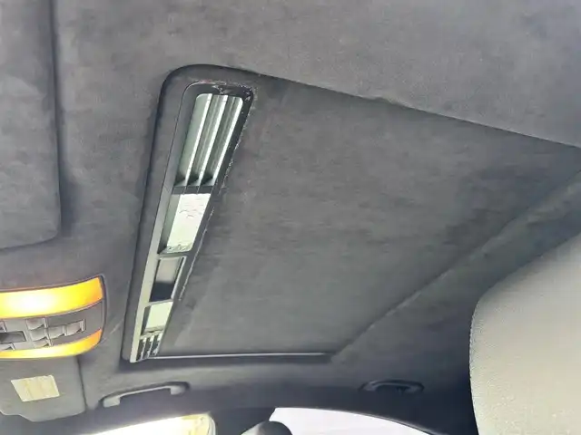 メルセデス・ベンツ ＣＬＳ６３ 熊本県 2011(平23)年 13.6万km ダイヤモンドホワイト ・スマートキー/・プッシュスタート/・インテリジェントライトシステム/・アダプティブハイビーム/・アテンションアシスト/・黒革シート/・前席エアシート＆シートヒーター /・純正HDDナビ/　【DVD・Bluetooth・MSV】/・harman/kardonサウンドシステム/・フルセグTV/・バックカメラ/・ETC/・パワートランク/・HID/・リアスポイラー/・純正マット/・保証書/取説
