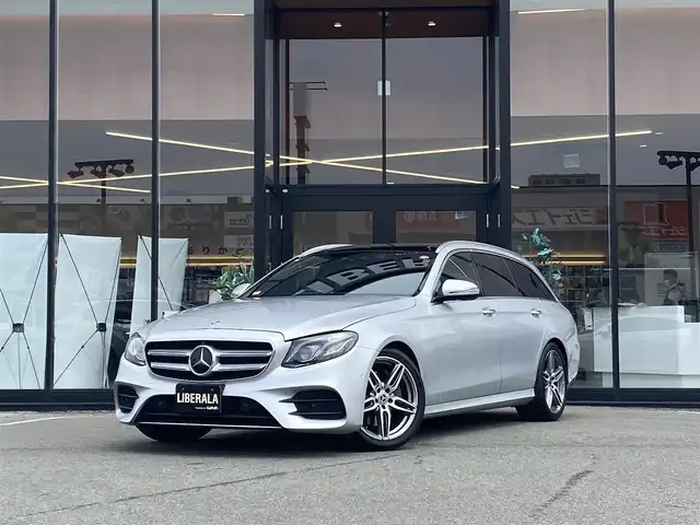 メルセデス・ベンツ Ｅ２２０ｄ ステーションワゴン スポーツ 福岡県 2019(平31)年 5.2万km シルバー ・サンルーフ/・アダプティブクルーズコントロール/・純正HDDナビ/USB/Bluetooth/・全方位カメラ/・黒革シート/シートヒーター/・前後ドライブレコーダー/・フルセグ/・ETC/・純正19AW/・プッシュスタート/・アイドリングストップ/・スマートキー/・スペアキー/・パワーシート/・レーンキープアシスト/・LEDライト