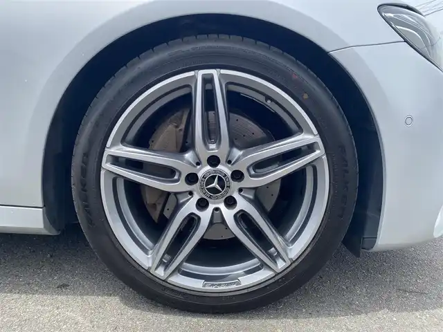 メルセデス・ベンツ Ｅ２２０ｄ ステーションワゴン スポーツ 福岡県 2019(平31)年 5.2万km シルバー ・サンルーフ/・アダプティブクルーズコントロール/・純正HDDナビ/USB/Bluetooth/・全方位カメラ/・黒革シート/シートヒーター/・前後ドライブレコーダー/・フルセグ/・ETC/・純正19AW/・プッシュスタート/・アイドリングストップ/・スマートキー/・スペアキー/・パワーシート/・レーンキープアシスト/・LEDライト
