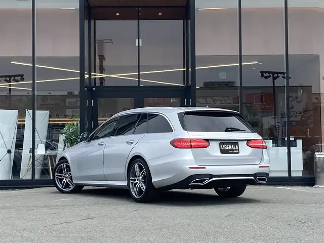 メルセデス・ベンツ Ｅ２２０ｄ ステーションワゴン スポーツ 福岡県 2019(平31)年 5.2万km シルバー ・サンルーフ/・アダプティブクルーズコントロール/・純正HDDナビ/USB/Bluetooth/・全方位カメラ/・黒革シート/シートヒーター/・前後ドライブレコーダー/・フルセグ/・ETC/・純正19AW/・プッシュスタート/・アイドリングストップ/・スマートキー/・スペアキー/・パワーシート/・レーンキープアシスト/・LEDライト
