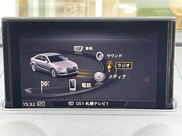 アウディ Ａ３ セダン 40TFSI クワトロ スポーツ 道央・札幌 2019(令1)年 1.9万km グレイシアホワイトメタリック ・４WD/・衝突軽減ブレーキ/・純正ナビ/　CD＆BT＆USB＆TV/・バックカメラ/・コーナーセンサー/・レザーシート/・パワーシート/・シートヒーター/・アイドリングストップ/・プッシュスタート/・スマートキー/・クルーズコントロール/・レーンキープアシスト/・オートエアコン/・オートライト/・MT付きAT/・パドルシフト/・ビルトインETC/・ミラーヒーター/・純正フロアマット/・ウィンカーミラー/・LEDヘッドライト/・フォグライト/・スペアキー