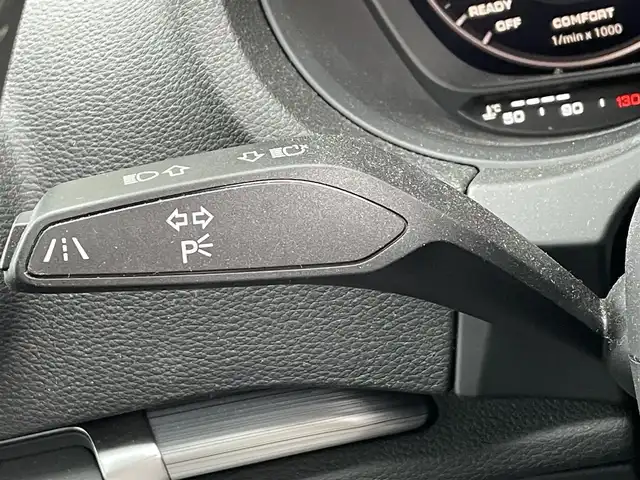 アウディ Ａ３ セダン 40TFSI クワトロ スポーツ 道央・札幌 2019(令1)年 1.9万km グレイシアホワイトメタリック ・４WD/・衝突軽減ブレーキ/・純正ナビ/　CD＆BT＆USB＆TV/・バックカメラ/・コーナーセンサー/・レザーシート/・パワーシート/・シートヒーター/・アイドリングストップ/・プッシュスタート/・スマートキー/・クルーズコントロール/・レーンキープアシスト/・オートエアコン/・オートライト/・MT付きAT/・パドルシフト/・ビルトインETC/・ミラーヒーター/・純正フロアマット/・ウィンカーミラー/・LEDヘッドライト/・フォグライト/・スペアキー