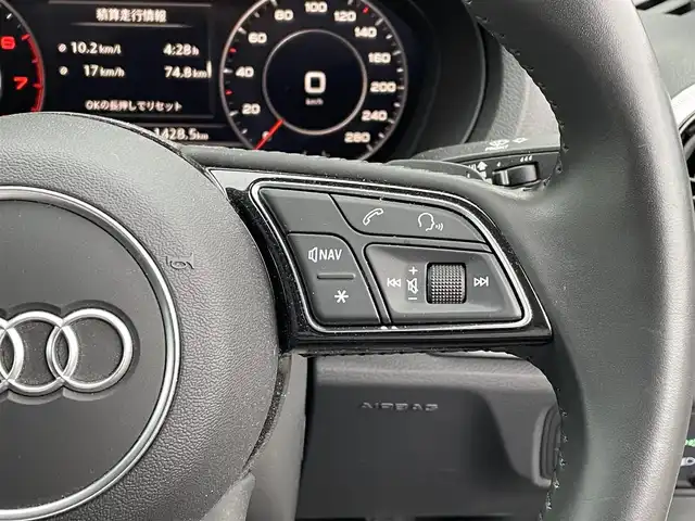 アウディ Ａ３ セダン 40TFSI クワトロ スポーツ 道央・札幌 2019(令1)年 1.9万km グレイシアホワイトメタリック ・４WD/・衝突軽減ブレーキ/・純正ナビ/　CD＆BT＆USB＆TV/・バックカメラ/・コーナーセンサー/・レザーシート/・パワーシート/・シートヒーター/・アイドリングストップ/・プッシュスタート/・スマートキー/・クルーズコントロール/・レーンキープアシスト/・オートエアコン/・オートライト/・MT付きAT/・パドルシフト/・ビルトインETC/・ミラーヒーター/・純正フロアマット/・ウィンカーミラー/・LEDヘッドライト/・フォグライト/・スペアキー
