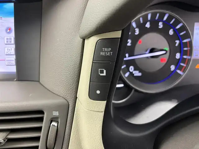 日産 フーガ ハイブリッド 埼玉県 2015(平27)年 3.8万km スーパーブラック 純正ナビ(フルセグ/CD/AM/FM)/ビルトインETC/前方ドライブレコーダー/アラウンドビューモニター/シートメモリー/パワーシートD+N席/純正アルミホイール１８インチ/レーダークルーズコントロール/コーナーセンサー前後/ＬＥＤヘッドライト/プッシュスタート/スマートキー/フロアマット純正