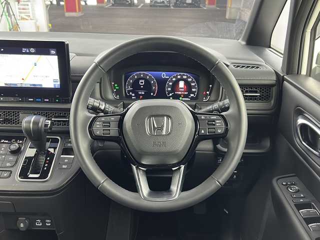 ホンダ ステップワゴン スパーダ 愛知県 2023(令5)年 0.6万km パール ワンオーナー/純正8インチナビ/（CD/DVD/Bluetooth/フルセグTV/USB/SD)/全方位カメラ/ホンダセンシング/・衝突軽減ブレーキ/・レーンキープアシスト/・オートマチックハイビーム/・ブラインドスポットモニター/・追従式クルーズコントロール/ETC/前後ドライブレコーダー/両側電動スライドドア/シートヒーター/オットマン/ＬＥＤヘッドライト/パドルシフト/電動リアゲート/スマートキー/純正アルミホイール