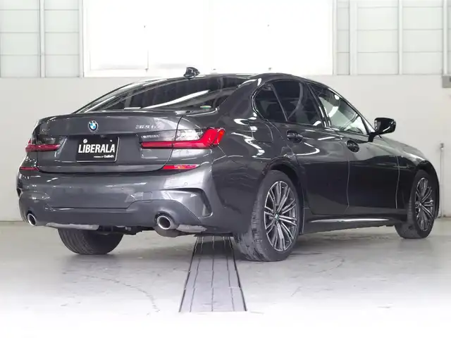 ＢＭＷ ３２０ｄ xDrive Mスポーツ 兵庫県 2021(令3)年 4万km ミネラルグレー ブラックキドニーグリル/ハイラインパッケージ/黒革/シートヒーター/パワーシート/ドライビング・アシスト・プロフェッショナル：/トラフィック・サイン・アシスト（速度制限認識）/ ACC／アクティブ・クルーズ・コントロール（ストップ&ゴー機能付）/ステアリング&レーン・コントロール・アシスト/レーン・ディパーチャー・ウォーニング（車線逸脱警告システム）/レーン・チェンジ・ウォーニング/レーン・チェンジ・アシスト/クロス・トラフィック・ウォーニング（フロント&リヤ）/前車接近警告機能/後車衝突警告機能/衝突回避・被害軽減ブレーキ（事故回避アシスト付）/アクティブ・サイド・コリジョン・プロテクション/エマージェンシー・ストップ・アシスト/純正ナビ/全方位カメラ/ETC/スマートキー/LEDヘッドライト/前後ドライブレコーダー