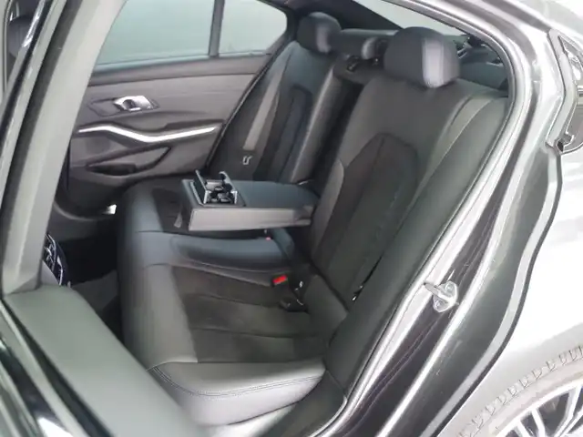 ＢＭＷ ３２０ｄ xDrive Mスポーツ 兵庫県 2021(令3)年 4万km ミネラルグレー ブラックキドニーグリル/ハイラインパッケージ/黒革/シートヒーター/パワーシート/ドライビング・アシスト・プロフェッショナル：/トラフィック・サイン・アシスト（速度制限認識）/ ACC／アクティブ・クルーズ・コントロール（ストップ&ゴー機能付）/ステアリング&レーン・コントロール・アシスト/レーン・ディパーチャー・ウォーニング（車線逸脱警告システム）/レーン・チェンジ・ウォーニング/レーン・チェンジ・アシスト/クロス・トラフィック・ウォーニング（フロント&リヤ）/前車接近警告機能/後車衝突警告機能/衝突回避・被害軽減ブレーキ（事故回避アシスト付）/アクティブ・サイド・コリジョン・プロテクション/エマージェンシー・ストップ・アシスト/純正ナビ/全方位カメラ/ETC/スマートキー/LEDヘッドライト/前後ドライブレコーダー
