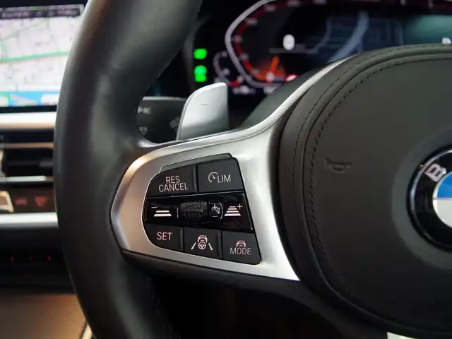 ＢＭＷ ３２０ｄ xDrive Mスポーツ 兵庫県 2021(令3)年 4万km ミネラルグレー ブラックキドニーグリル/ハイラインパッケージ/黒革/シートヒーター/パワーシート/ドライビング・アシスト・プロフェッショナル：/トラフィック・サイン・アシスト（速度制限認識）/ ACC／アクティブ・クルーズ・コントロール（ストップ&ゴー機能付）/ステアリング&レーン・コントロール・アシスト/レーン・ディパーチャー・ウォーニング（車線逸脱警告システム）/レーン・チェンジ・ウォーニング/レーン・チェンジ・アシスト/クロス・トラフィック・ウォーニング（フロント&リヤ）/前車接近警告機能/後車衝突警告機能/衝突回避・被害軽減ブレーキ（事故回避アシスト付）/アクティブ・サイド・コリジョン・プロテクション/エマージェンシー・ストップ・アシスト/純正ナビ/全方位カメラ/ETC/スマートキー/LEDヘッドライト/前後ドライブレコーダー
