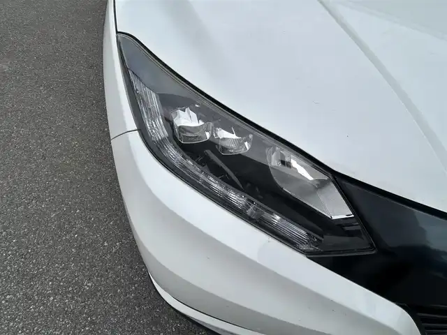 ホンダ ヴェゼル ハイブリッド X 山形県 2015(平27)年 5万km ホワイトオーキッドパール 純正ナビ/(BT/CD/DVD/ワンセグ)/バックカメラ/クルーズコントロール/シティブレーキアクティブシステムセンサー/LEDヘッドランプ/オートライト/オートエアコン/本革巻きステアリング/ステアリングスイッチ/パドルシフト/電動パーキングブレーキ/オートブレーキホールド/前席シートヒーター/純正16インチAW
