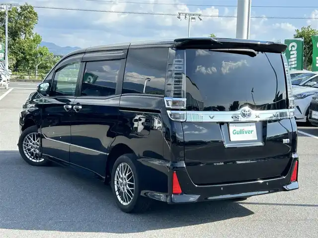 トヨタ ヴォクシー ハイブリッド ZS 煌Ⅱ 奈良県 2020(令2)年 5.2万km ブラック ワンオーナー /純正10型ナビ /12.1型フリップダウン /ビルトインETC2.0 /フルセグTV /クリアランスソナー /両側パワースライドドア /衝突被害軽減システム /三眼ヘッドライト /前席シートヒーター
